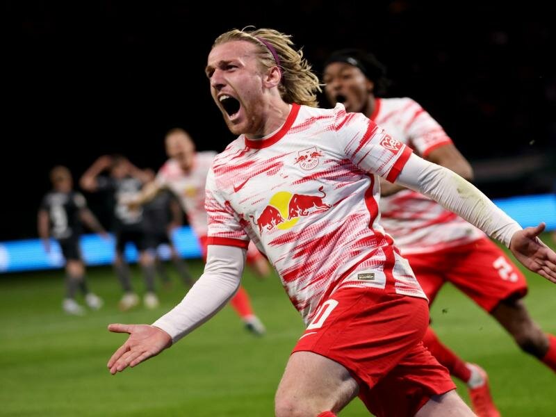 Leipzigs Emil Forsberg jubelt nach seinem Treffer zum 2:1 gegen Union Berlin. Foto: Jan Woitas/dpa