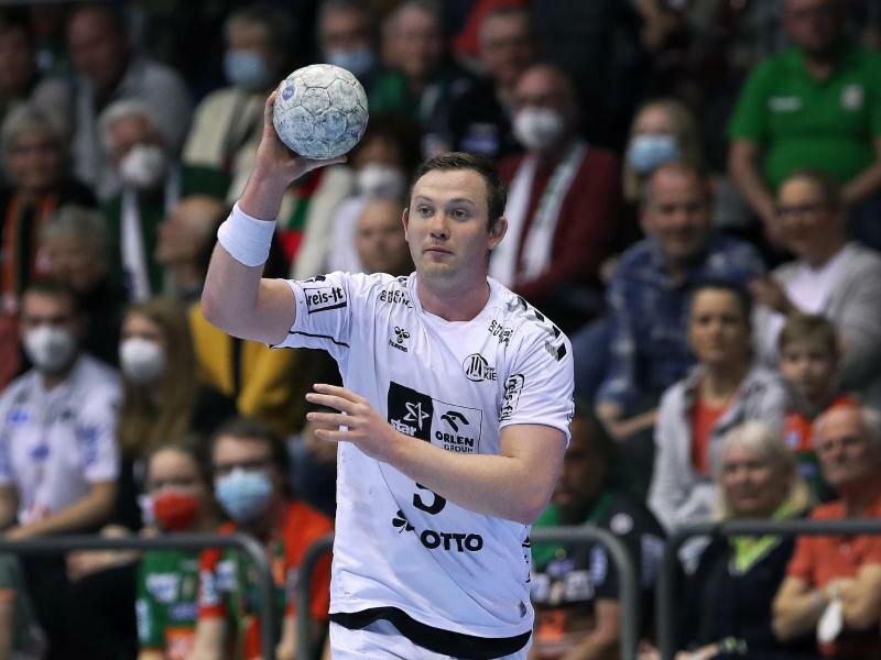 Der Kieler Sander Sagosen peilt bei der Pokal-Endrunde in Hamburg den Titel an. Foto: Ronny Hartmann/dpa