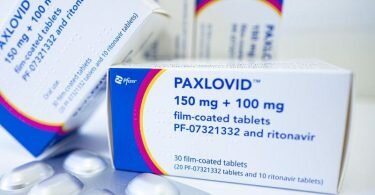 Das in Deutschland schon eingesetzte Covid-19-Medikament Paxlovid bekommt grünes Licht von der Weltgesundheitsorganisation (WHO). Foto: Fabian Sommer/dpa