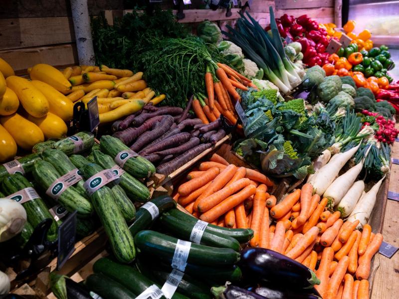 Für bestimmte Lebensmittel sollte die Mehrwertsteuer auf null gesenkt werden, fordern Fachleute. Foto: Sven Hoppe/dpa