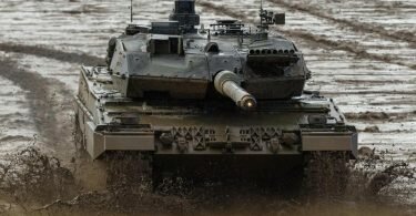 Ein Kampfpanzer der Bundeswehr vom Typ Leopard 2A6. Foto: Philipp Schulze/dpa