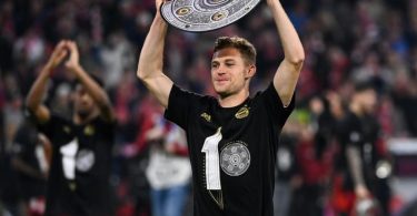 Freut sich über die zehnte Meisterschaft seines Vereins in Folge: Bayern-Spieler Joshua Kimmich. Foto: Sven Hoppe/dpa