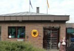 Eingang zur deutschen Botschaft in Moskau. Russland hat 40 deutsche Diplomaten zu «unerwünschten Personen» erklärt und damit deren Ausweisung verfügt. Foto: picture alliance / dpa