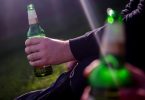 Im internationalen Vergleich konsumieren die Deutschen besonders viel Alkohol. Das geht aus dem «Jahrbuch Sucht 2022» hervor. Foto: Finn Winkler/dpa
