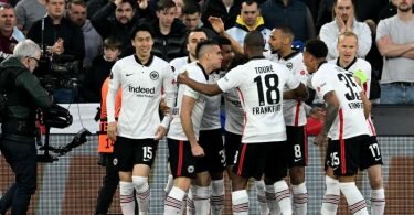 Eintracht Frankfurt darf nach dem Sieg in London vom Europa-League-Finale träumen. Foto: Arne Dedert/dpa