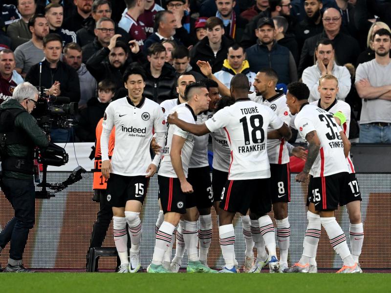 Eintracht Frankfurt darf nach dem Sieg in London vom Europa-League-Finale träumen. Foto: Arne Dedert/dpa