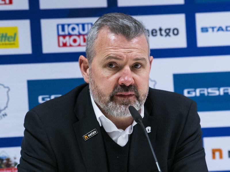 Eisbären-Trainer Serge Aubin setzt auf Erholung. Foto: Christophe Gateau/dpa