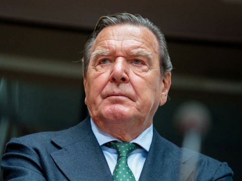 Die Kritik am ehemaligen Bundeskanzler Gerhard Schröder wächst im Zusammenhang mit seinem Verhalten während der russischen Invasion in die Ukraine. Foto: Kay Nietfeld/dpa