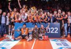 Die Berlin Volleys feiern ihren Meistertitel. Foto: Andreas Gora/dpa