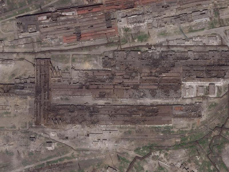 Das Satellitenbild zeigt Schäden am Stahlwerk Azovstal in Mariupol. Foto: -/Planet Labs PBC/AP/dpa