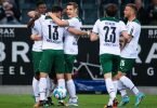 Die Spieler von Borussia Mönchengladbach feiern das 1:0 gegen RB Leipzig. Foto: Marius Becker/dpa