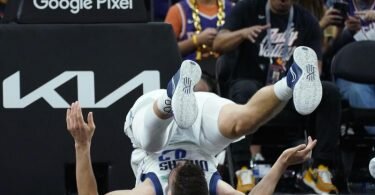 Maxi Kleber von den Dallas Mavericks konnte die Niederlage gegen die Phoenix Suns nicht verhindern. Foto: Matt York/AP/dpa