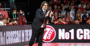 Für Trainer Andrea Trinchieri und die Basketballer des FC Bayern München ist die Euroleague-Saison beendet. Foto: Matthias Balk/dpa