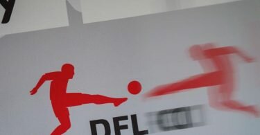 Die DFL hat eine Arbeitsgruppe zum Thema «mehr Erstliga-Spiele im frei empfangbaren Fernsehen» einberufen. Foto: Frank Rumpenhorst/dpa