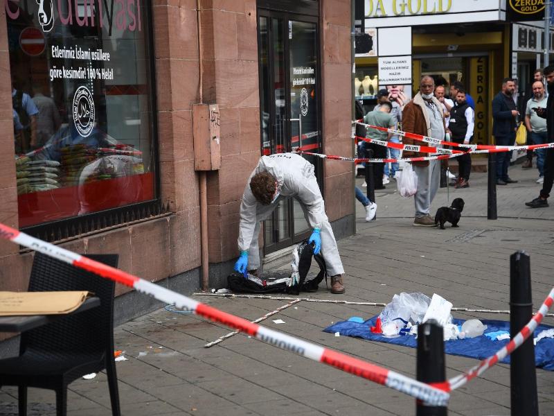 Bei der Kontrolle am Montagabend in der Mannheimer Innenstadt war der 47-Jährige zusammengebrochen und zunächst wiederbelebt worden - später aber im Krankenhaus gestorben. Foto: René Priebe/PR-Video /dpa