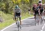 Emanuel Buchmann (l) aus Deutschland von Team Bora-hansgrohe versucht sich an einer Steigung vom Feld abzusetzen. Foto: Fabio Ferrari/LaPresse via ZUMA Press/dpa/Archivbild