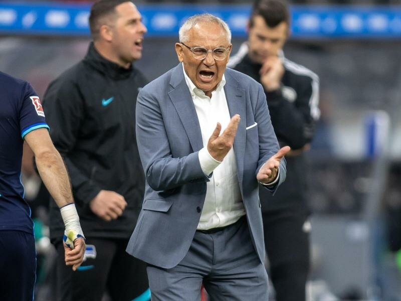 Will mit Hertha BSC den Klassenerhalt klarmachen: Cheftrainer Felix Magath. Foto: Andreas Gora/dpa