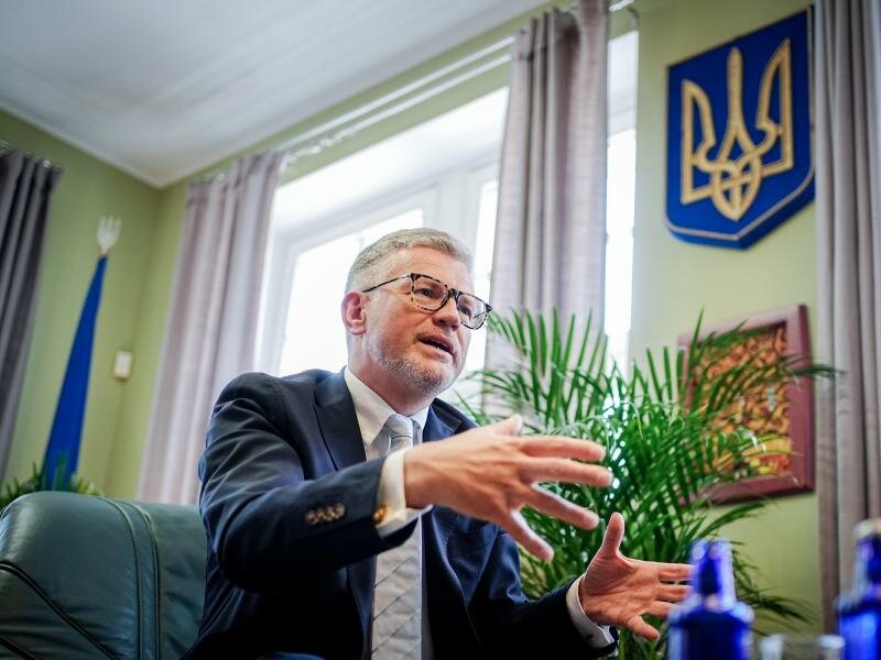Der ukrainische Botschafter Andrij Melnyk in seinem Büro im Botschaftsgebäude in Berlin. Foto: Kay Nietfeld/dpa