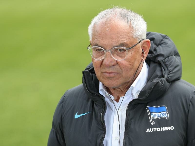 Hertha-Trainer Felix Magath bleibt hinsichtlich seiner Zukunft gelassen. Foto: Friso Gentsch/dpa