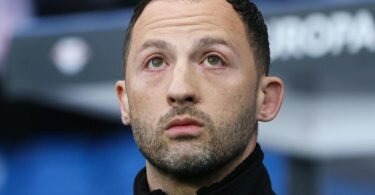 Fordert eine deutliche Reaktion im letzten Bundesliga-Heimspiel der Saison gegen den FC Augsburg: Leipzigs Trainer Domenico Tedesco. Foto: Jan Woitas/dpa