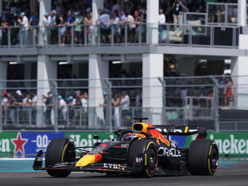 Der Niederländer Max Verstappen vom Team Red Bull gewinnt den ersten Großen Preis von Miami. Foto: Wilfredo Lee/AP/dpa