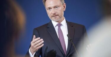 Bundesfinanziminster Christian Lindner (FDP) bei einer Pressekonferenz in Berlin. Foto: Michael Kappeler/dpa