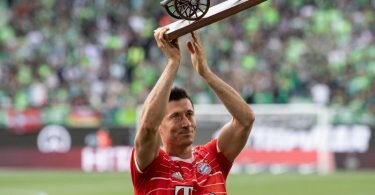 War es ein Abschied? Bayerns Robert Lewandowski könnte bald ein anderes Trikot tragen. Foto: Swen Pförtner/dpa