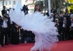 Voller Leichtigkit:&nbsp;Die französische Schauspielerin Frederique Bel bei der Eröffnung der 75. Internationalen Filmfestspiele in Cannes. Foto: Petros Giannakouris/AP/dpa