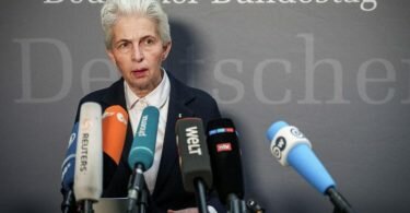 Ausschussvorsitzende Marie-Agnes Strack-Zimmermann (FDP vor einer Sondersitzung des Verteidigungsausschusses im Bundestag. Foto: Michael Kappeler/dpa