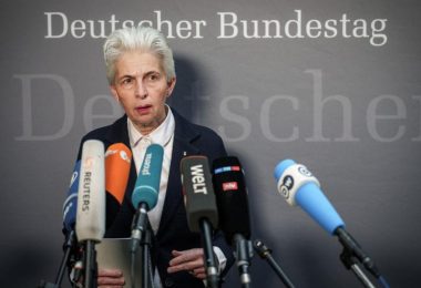 Ausschussvorsitzende Marie-Agnes Strack-Zimmermann (FDP vor einer Sondersitzung des Verteidigungsausschusses im Bundestag. Foto: Michael Kappeler/dpa