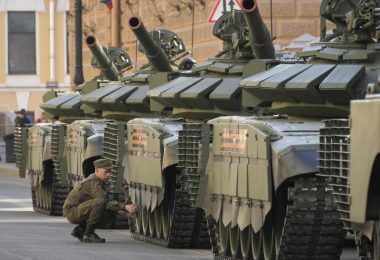 Die russische Armee hat bei ihrem Krieg gegen die Ukraine mit der Truppenstärkte und Nachschub zu kämpfen, sagt London. Foto: Dmitri Lovetsky/AP/dpa/Symbolbild