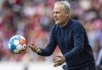 SC Freiburgs Trainer Christian Streich hofft auf den Sieg seiner Mannschaft im DFB-Pokal-Finale. Foto: Tom Weller/dpa