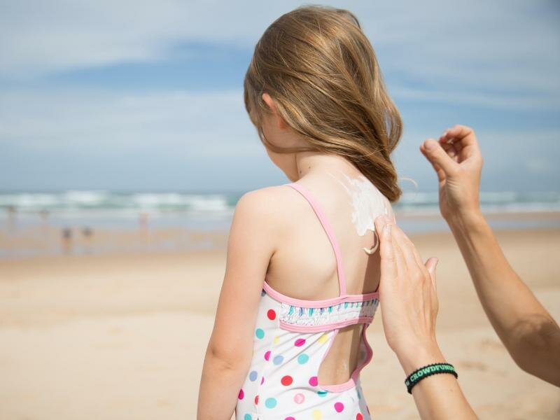 Hier darf guten Gewissens gecremt werden:&nbsp;Die meisten Kinder-Sonnencremes schneiden im Test gut ab. Bedenkliche UV-Filter fand die Zeitschrift «Öko-Test» nur in wenigen Produkten. Foto: Florian Schuh/dpa-tmn