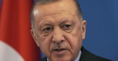 Recep Tayyip Erdogan wirft Schweden und Finnland eine Unterstützung der verbotenen kurdischen Arbeiterpartei PKK und der syrischen Kurdenmiliz YPG vor. Foto: Markus Schreiber/AP/dpa