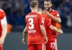 Moritz Heyer (l-r), Ludovit Reis und Josha Vagnoman vom Hamburger SV freuen sich über den Sieg. Foto: Andreas Gora/dpa