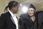 Geübt im großen&nbsp;Auftritt: Im Januar hatten Rihanna und Asap Rocky mit einer Serie von Fotos bekannt gemacht, dass sie ihr erstes gemeinsames Kind erwarten. Foto: Evan Agostini/Invision via AP/dpa