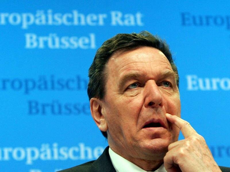Der frühere Bundeskanzler Gerhard Schröder steht seit Beginn des russischen Angriffskrieges gegen die Ukraine wegen seiner Verbindungen zu russischen Unternehmen in der Kritik. Foto: Olivier Hoslet/epa/dpa