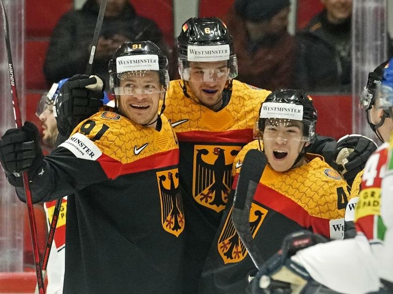 Das DEB-Team setzte sich deutlich gegen Italien durch. Foto: Martin Meissner/AP/dpa