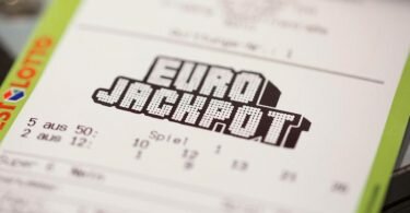 Hätte man das nur vorher gewusst: 4 - 22 - 28 - 32 - 47 und die beiden Eurozahlen 1 und 2 führen zu 110 Millionen Euro. Foto: Thomas Banneyer/dpa