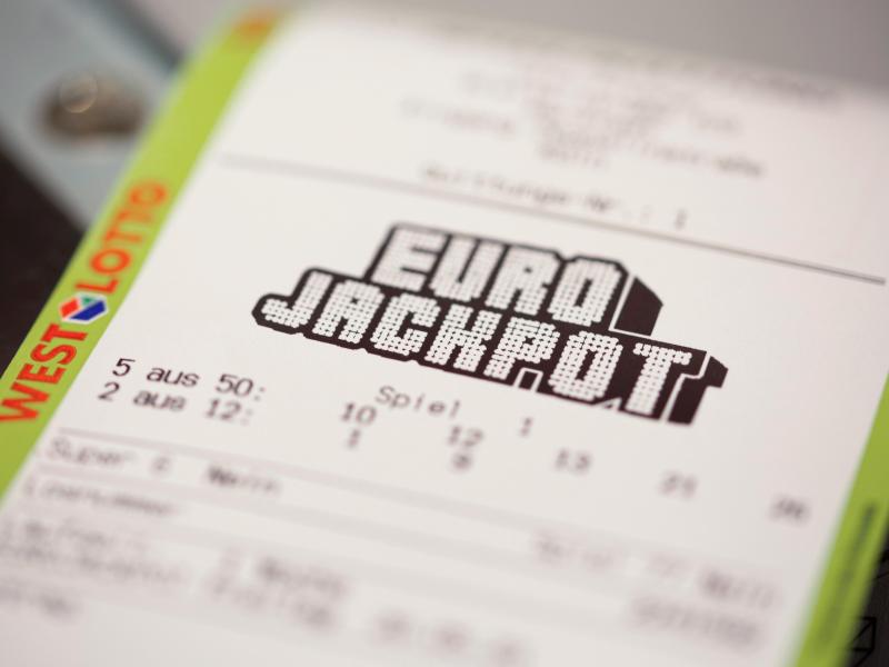 Der mit 110 Millionen Euro gefüllte Eurojackpot ist geknackt worden - die Gewinnwahrscheinlichkeit lag bei 1 zu 140 Millionen. Foto: Thomas Banneyer/dpa