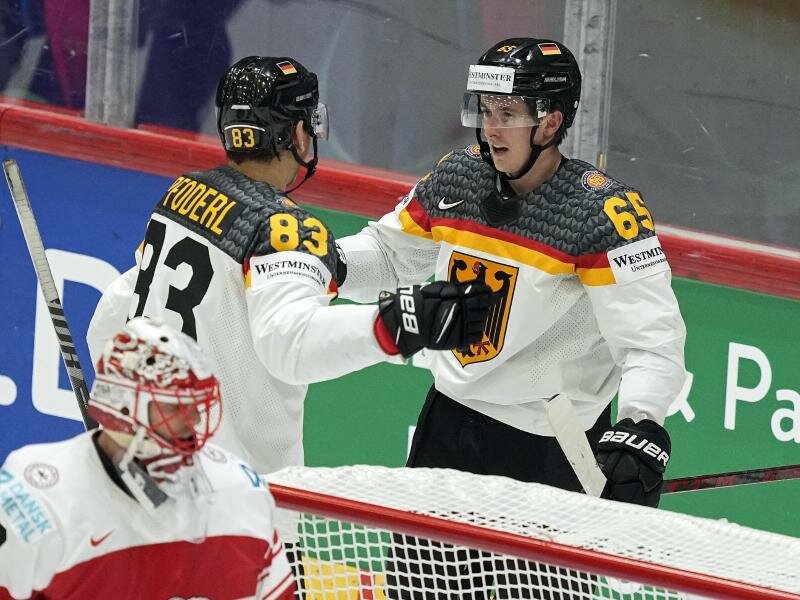 Deutschland steht bei der Eishockey-WM&nbsp;im Viertelfinale. Foto: Martin Meissner/AP/dpa