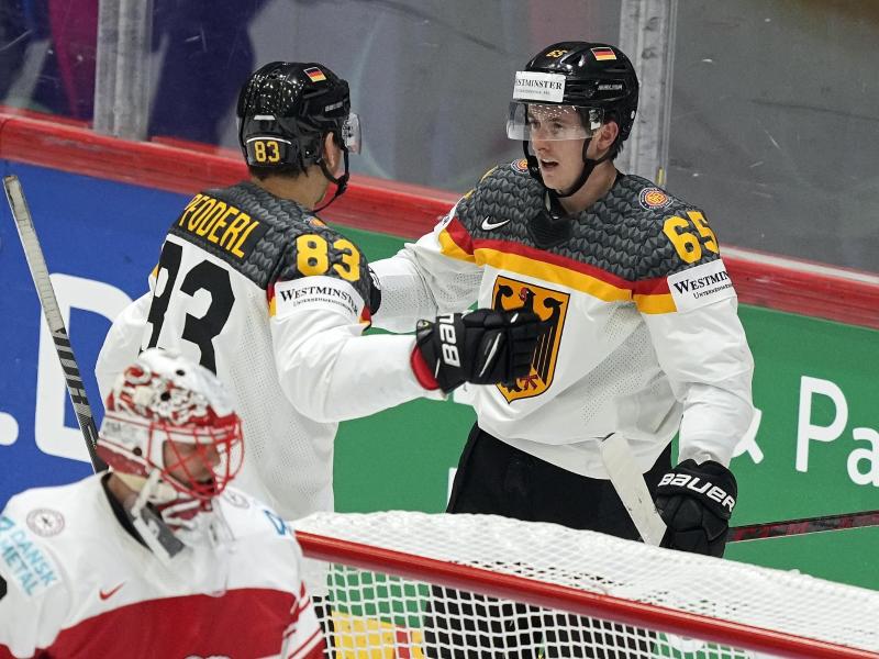Deutschland steht bei der Eishockey-WM im Viertelfinale. Foto: Martin Meissner/AP/dpa