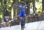 Feierte in Turin seinen insgesamt sechsten Giro-Tagessieg: Simon Yates. Foto: Gian Mattia D'alberto/LaPresse/AP/dpa