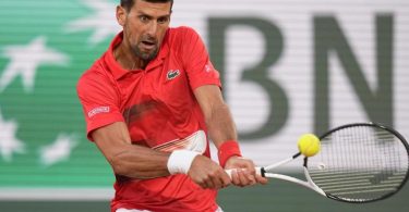 Novak Djokovic ist in Paris ohne Probleme in die zweite Runde eingezogen. Foto: Michel Euler/AP/dpa