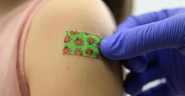 Die Ständige Impfkommission (Stiko) weitet ihre Corona-Impfempfehlung für Kinder zwischen fünf bis elf Jahren aus. Foto: Robert Michael/dpa-Zentralbild/dpa