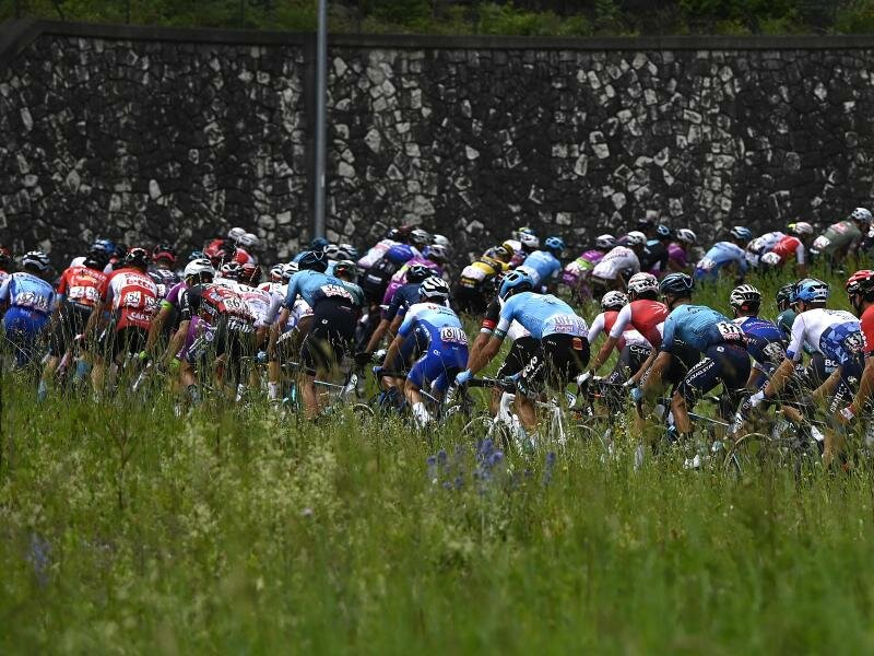 Für die Fahrer der Giro d’Italia ging es 202,00 Kilometer von Salò nach Aprica. Foto: Fabio Ferrari/LaPresse/AP/dpa