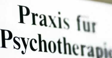 Gerade auf dem Land müssen Patienten oft mehrere Monate auf einen Therapieplatz warten. Foto: Jens Wolf/zb/dpa/Archivbild