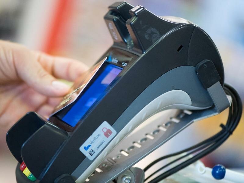 Bei der Abrechnung mit Giro- und Kreditkarten gibt es bundesweit Probleme. Foto: Franziska Gabbert/dpa-tmn