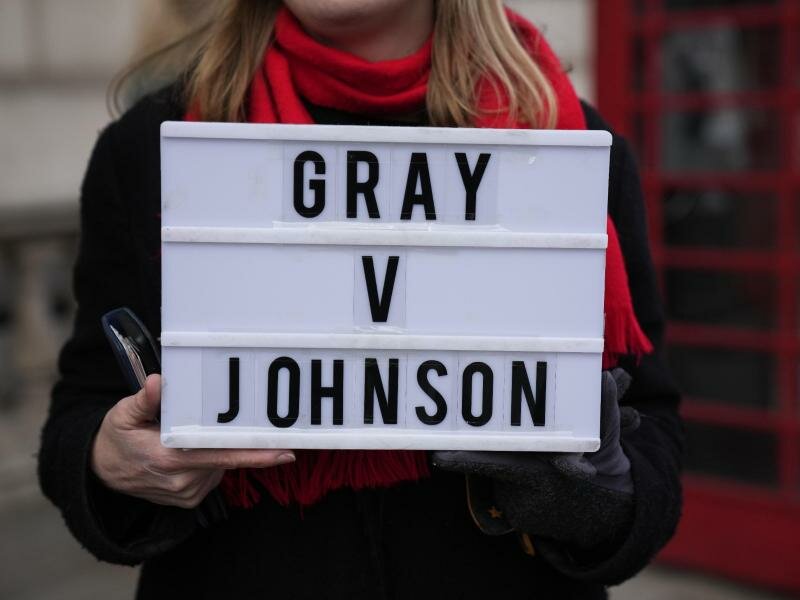 Der britische Premierminister Boris Johnson hat übereinstimmenden Medienberichten zufolge den vollständigen Untersuchungsbericht zur «Partygate»-Affäre erhalten. Foto: Matt Dunham/AP/dpa