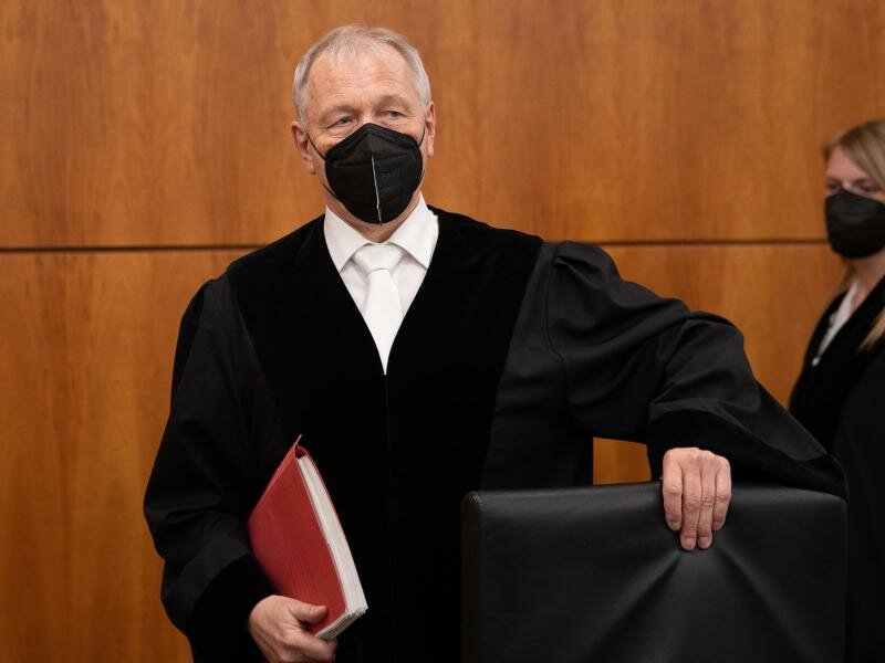 Volker Mütze, Vorsitzender Richter am Landgericht Kassel. Die angeklagte falsche Narkoseärztin ist schuldig gesprochen worden. Foto: Swen Pförtner/dpa